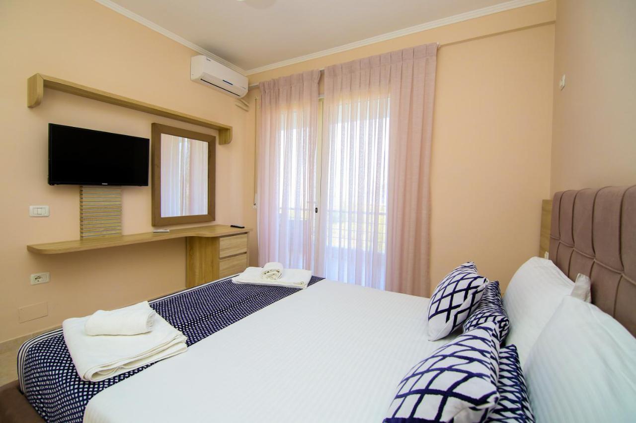 Bel Ami Suita Hotel Orikum Luaran gambar