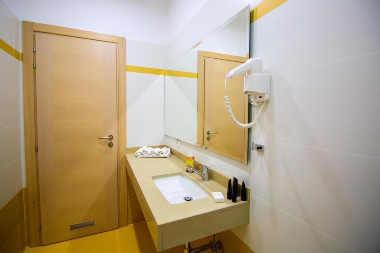 Bel Ami Suita Hotel Orikum Luaran gambar