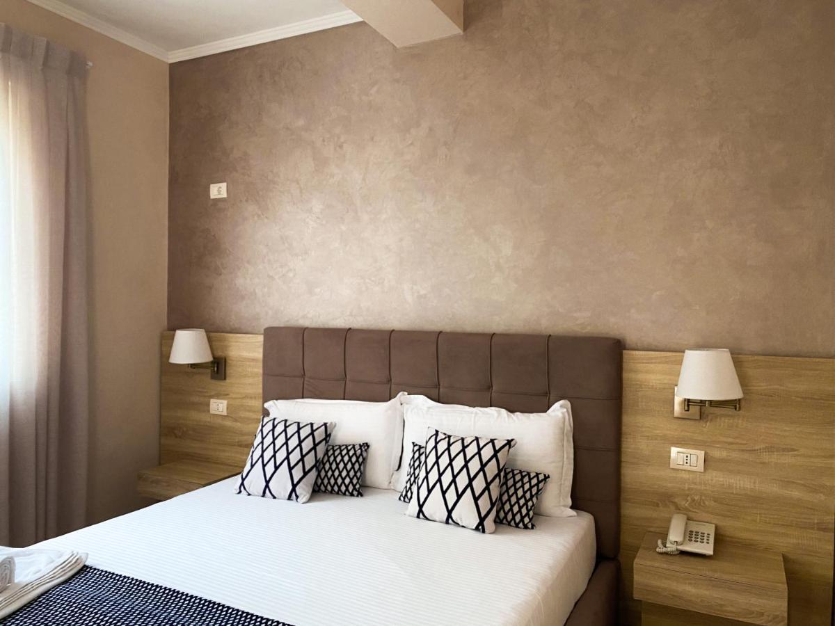 Bel Ami Suita Hotel Orikum Luaran gambar