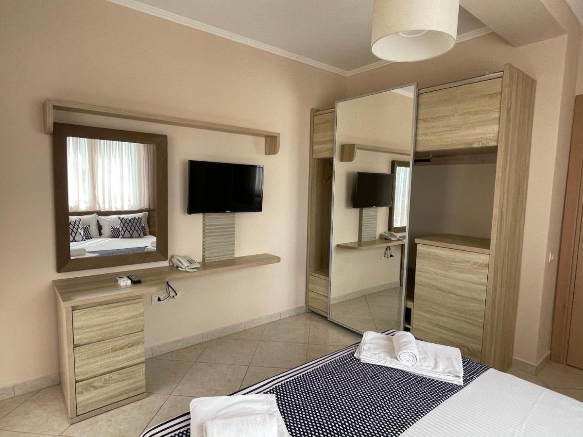 Bel Ami Suita Hotel Orikum Luaran gambar