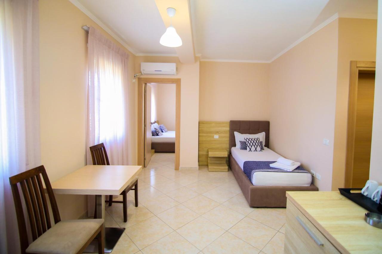 Bel Ami Suita Hotel Orikum Luaran gambar