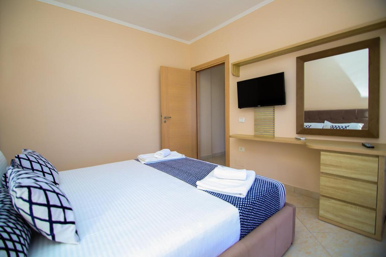 Bel Ami Suita Hotel Orikum Luaran gambar