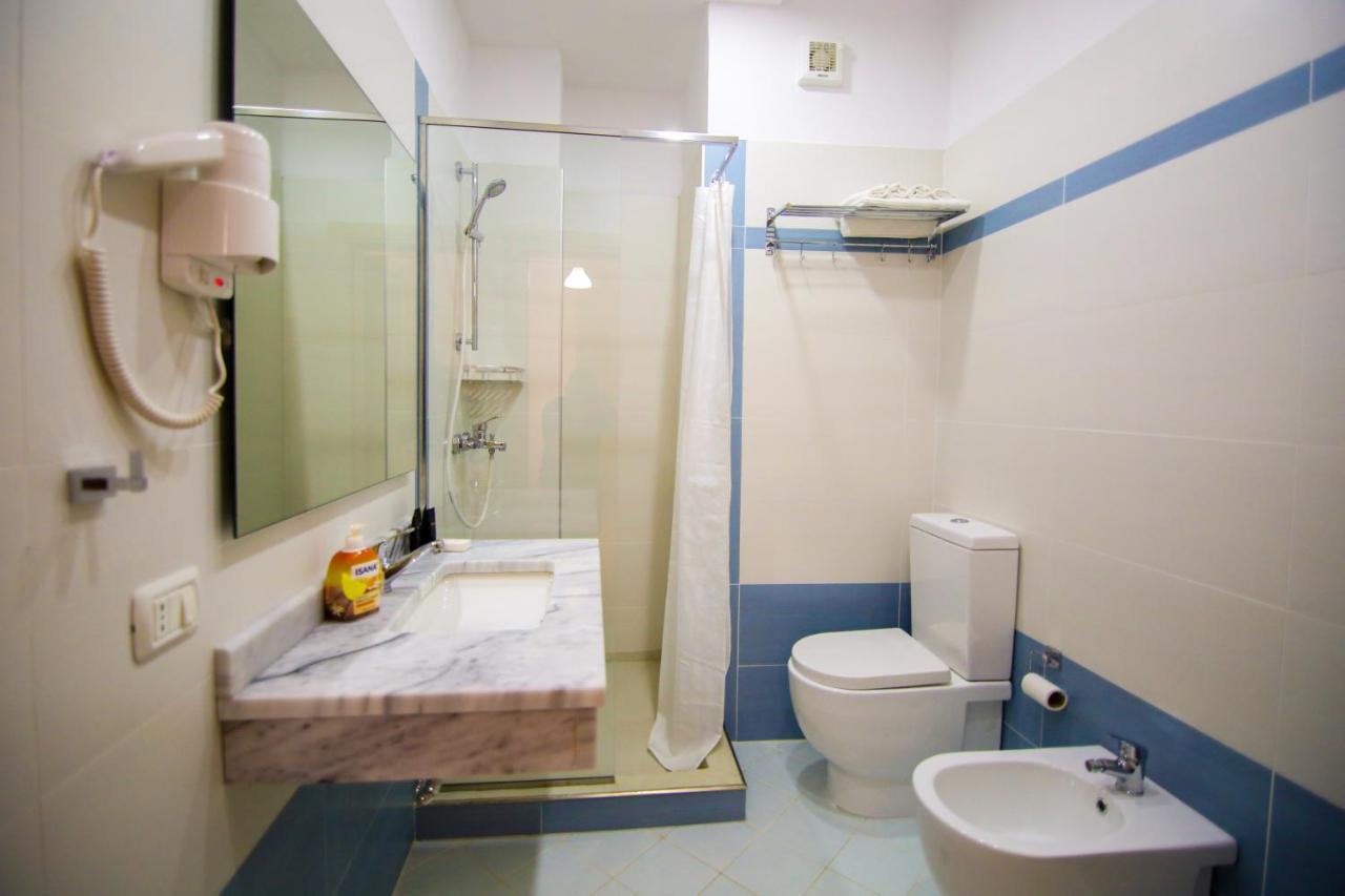 Bel Ami Suita Hotel Orikum Luaran gambar
