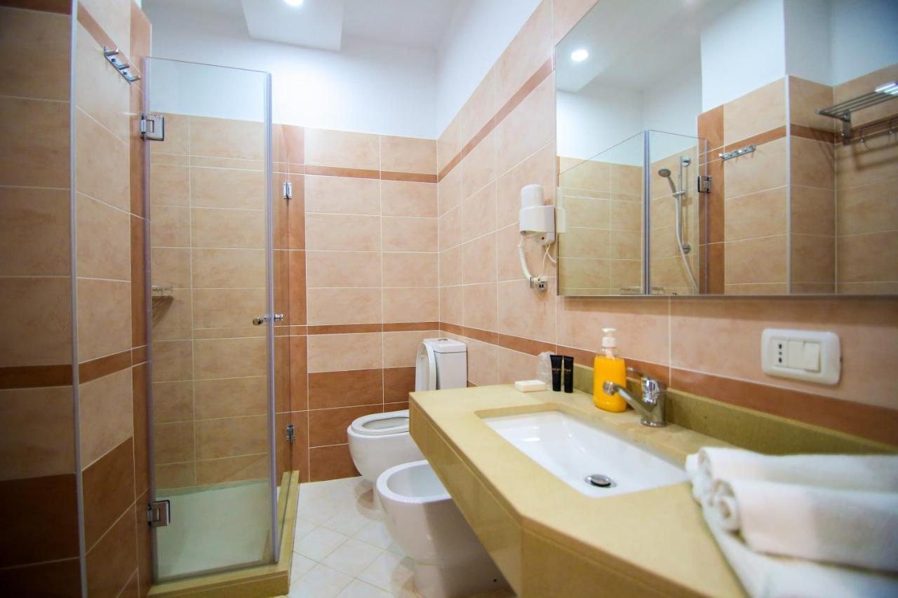 Bel Ami Suita Hotel Orikum Luaran gambar
